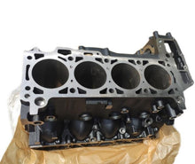 Carregar imagem no visualizador da galeria, Engine cylinder block with four open cylinder bores and valve-side ports