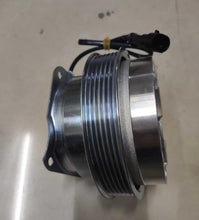 Charger l'image dans la galerie, Water pump clutch coupler side view with ribbed metal pulley and mounting plate