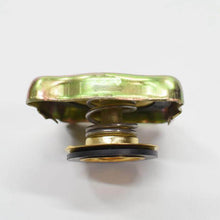 Afbeelding in Gallery-weergave laden, Expansion tank cap underside with iridescent metal housing and visible rubber seal