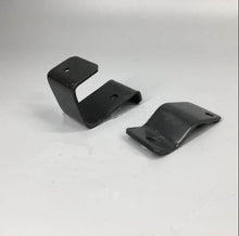 Carregar imagem no visualizador da galeria, Pair of black vacuum pipe support brackets with mounting holes