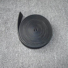 Załaduj obraz do przeglądarki galerii, Side window glass sealing strip 97355312 97355313 for daily 4x4 4x2 – product image 1 | SUONAMA