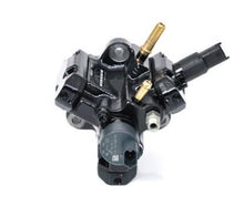 Carica l'immagine nel visualizzatore di Gallery, High pressure fuel pump assembly, black housing with brass lines and electrical connector