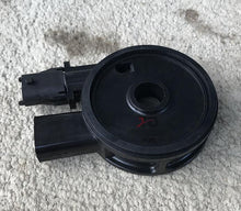 Cargar imagen en el visor de la Galería, Black circular heater filter housing with side electrical connector tabs