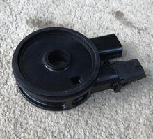 Cargar imagen en el visor de la Galería, Black heater filter housing with inlet/outlet spouts and round cap