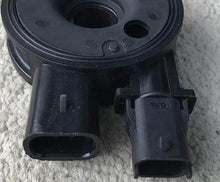 Cargar imagen en el visor de la Galería, Black heater filter base with dual prongs and connector ends, circular top