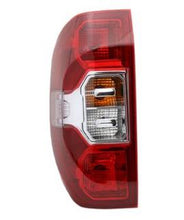 Carica l'immagine nel visualizzatore di Gallery, Single rear taillight with red housing and clear indicator/reverse lens