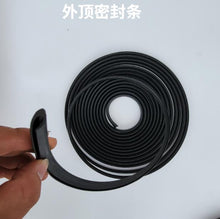 Załaduj obraz do przeglądarki galerii, Black rubber rain eaves protective strip, rolled coil with curved profile and edge