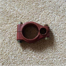 Carregar imagem no visualizador da galeria, Front stabilizer bar retaining clip, burgundy plastic with metal bolts