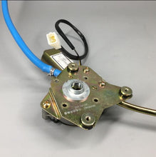 Carica l'immagine nel visualizzatore di Gallery, Electric window regulator motor assembly with metal bracket and blue/black wires