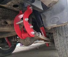 Charger l'image dans la galerie, 2-inch lift kit installed: red suspension arm and bracket on vehicle front
