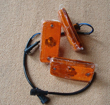 Carica l'immagine nel visualizzatore di Gallery, Amber side marker lamp set with wiring harness and mounting clips