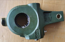Cargar imagen en el visor de la Galería, Green metal truck adjustment arm with circular splined joint and mounting holes