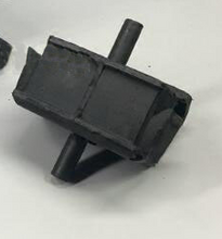 Carregar imagem no visualizador da galeria, Engine Front Suspension Elastic Pad OEM 8583425 for Iveco Daily 4x4