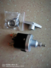 Carica l'immagine nel visualizzatore di Gallery, Battery main switch with black housing and metal rocker lever, with hardware bag
