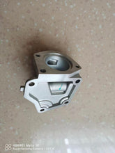 Kép betöltése a galériamegjelenítőbe: Silver thermostat housing seat with top threaded opening and mounting brackets