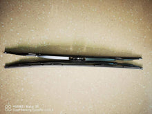 Załaduj obraz do przeglądarki galerii, Black truck wiper blades, two-piece set with central bracket, angled view
