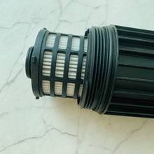Charger l'image dans la galerie, Oil filter cartridge end view, dark housing with white pleated media and threaded ring