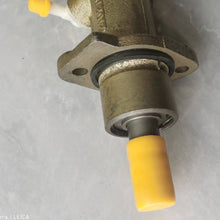 Cargar imagen en el visor de la Galería, brake master cylinder 2991743 42530542 for daily 4x2