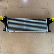 Carica l'immagine nel visualizzatore di Gallery, intercooler 93817393 93822683 for iveco daily 4x4 49-12 2.8L - suonama