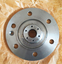 Charger l'image dans la galerie, Front wheel connecting flange with six bolt holes and inner splined hub, metal disc
