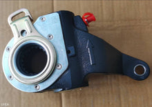 Cargar imagen en el visor de la Galería, Blue metal truck adjustment arm with silver hub ring and red protective cap