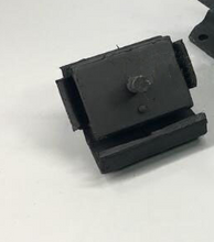 Carregar imagem no visualizador da galeria, Engine Front Suspension Elastic Pad OEM 8583425 for Iveco Daily 4x4