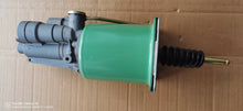 Charger l'image dans la galerie, Clutch slave cylinder 5801315988, green cylinder with mounting ports and rubber boot