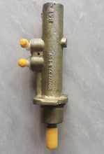 Cargar imagen en el visor de la Galería, brake master cylinder 2991743 42530542 for daily 4x2