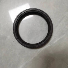 Carica l'immagine nel visualizzatore di Gallery, Black rubber oil seal ring with inner lip