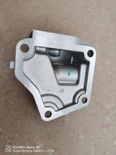 Kép betöltése a galériamegjelenítőbe: Silver thermostat body with mounting holes, circular cavity, and threaded inlet