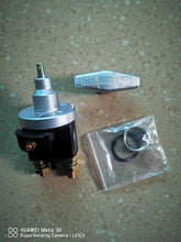 Carica l'immagine nel visualizzatore di Gallery, Battery main switch with silver lever and threaded stud, includes hardware bag and rings