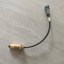 Załaduj obraz do przeglądarki galerii, Tachometer sensor cable with brass sensor tip and clip-style connector