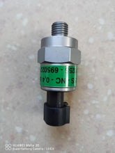 Carica l'immagine nel visualizzatore di Gallery, Water pressure sensor showing threaded metal tip, gray hex collar, and black connector