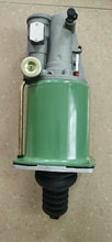 تحميل الصورة في عارض المعرض، Truck clutch booster servo with green canister, black bellows, and brass metal tube