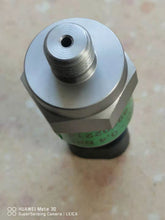Carica l'immagine nel visualizzatore di Gallery, Water pressure sensor with threaded metal port and green marking band on gray body