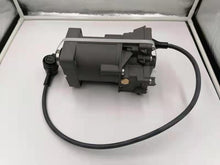 Carica l'immagine nel visualizzatore di Gallery, Clutch actuator for truck with attached cable and round electrical connector ports