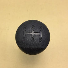 Załaduj obraz do przeglądarki galerii, Gear lever shift knob top with embossed numbers 1–5