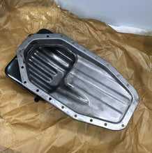 Charger l'image dans la galerie, Metal oil pan with internal baffle, silver finish, bolt holes on outer rim