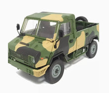 Görseli Galeri görüntüleyiciye yükleyin, 1:24 ölçekli yeşil kamuflaj off-road araç modeli, üç çeyrek ön görünüm
