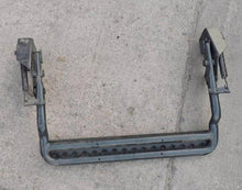 Görseli Galeri görüntüleyiciye yükleyin, Arka kapı yatılı pedal, yaylar ve montajlarla koyu gri metal adım
